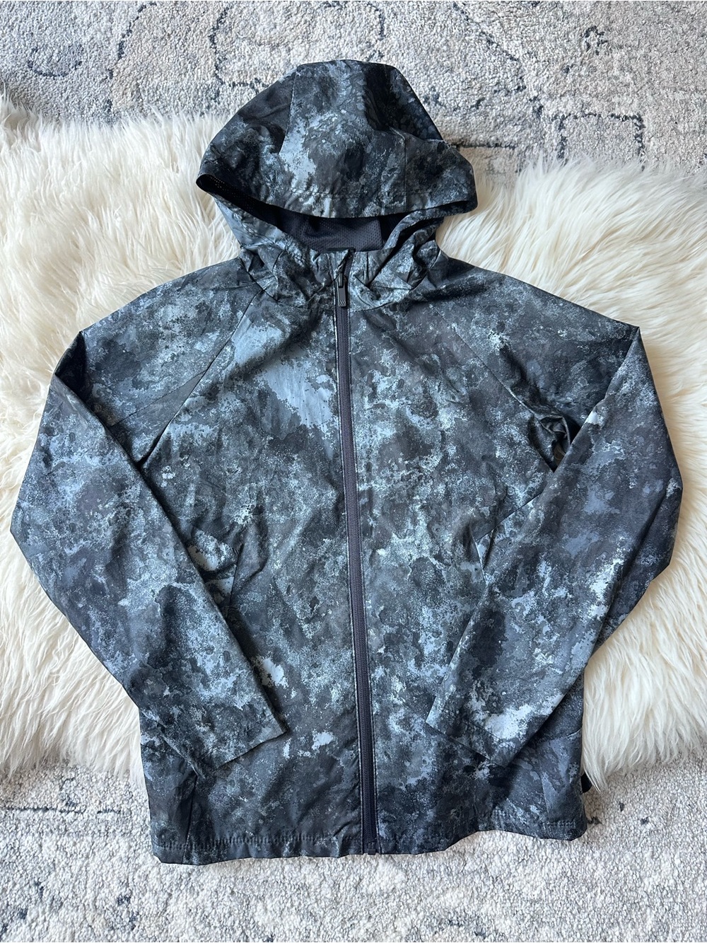 All in Motion Kids camouflage style printed wind and rain resistant jacket M
